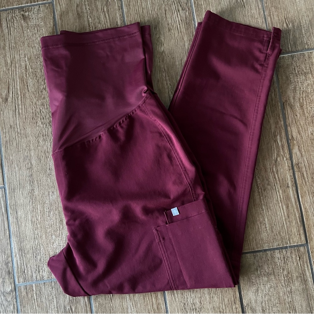FIGS scrub maternity pants in BURGUNDY